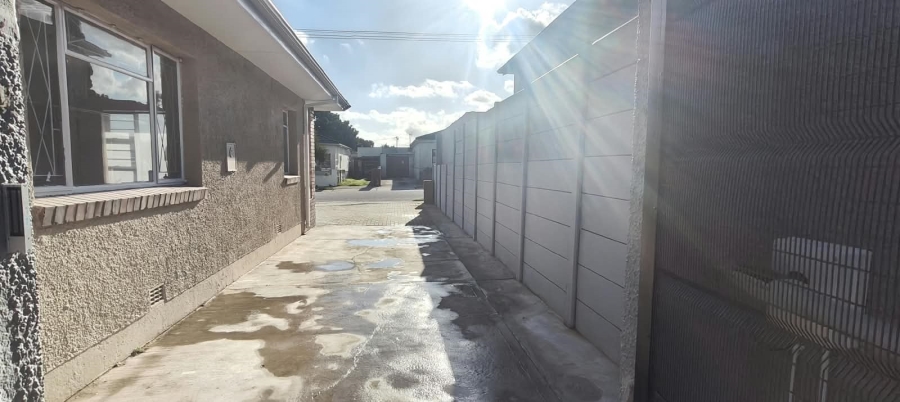 To Let Commercial Property for Rent in Newton Park Eastern Cape